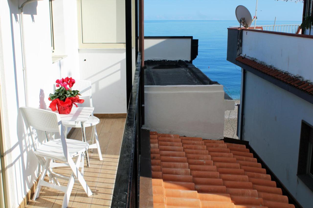 Casa Peppino Apartment Letojanni Bagian luar foto