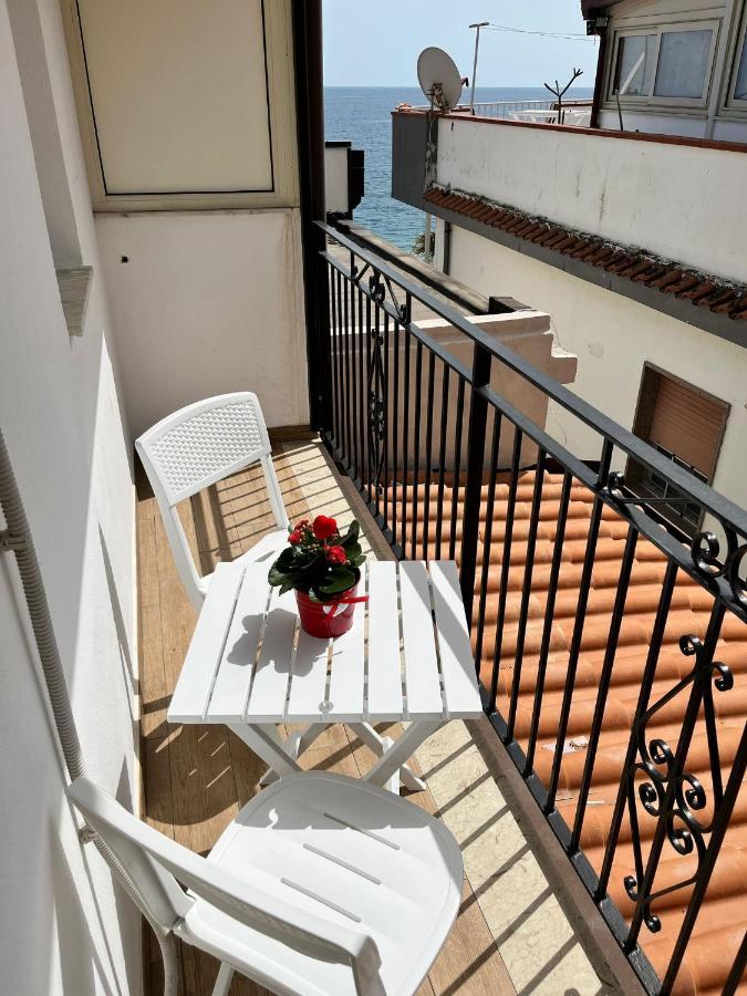 Casa Peppino Apartment Letojanni Bagian luar foto